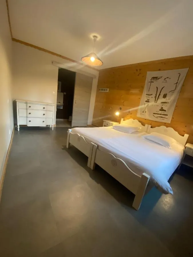 Le Bufadou - Gite Auberge - Laveissiere Inn